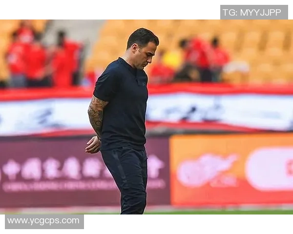 被球队边缘化的足球巨星逆境求生展现坚持与荣耀之路